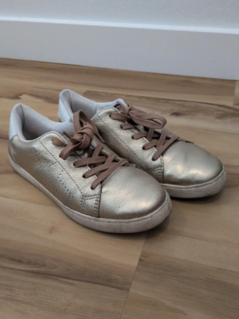 Selva Gold Metallic Sneakers